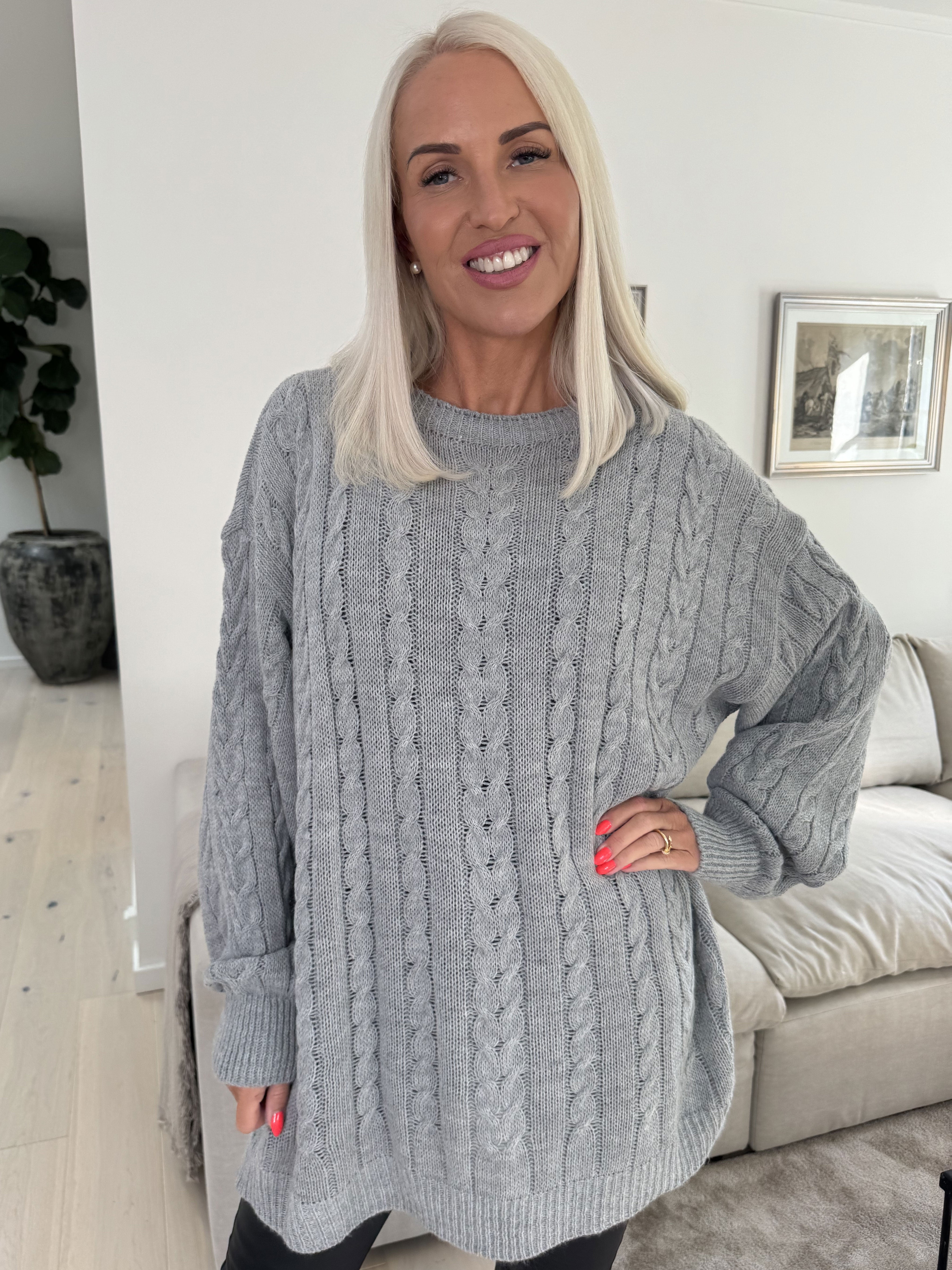 Annisa - Striktrøje med kabelstrik